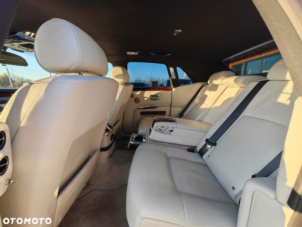 Rolls-Royce Ghost - 28