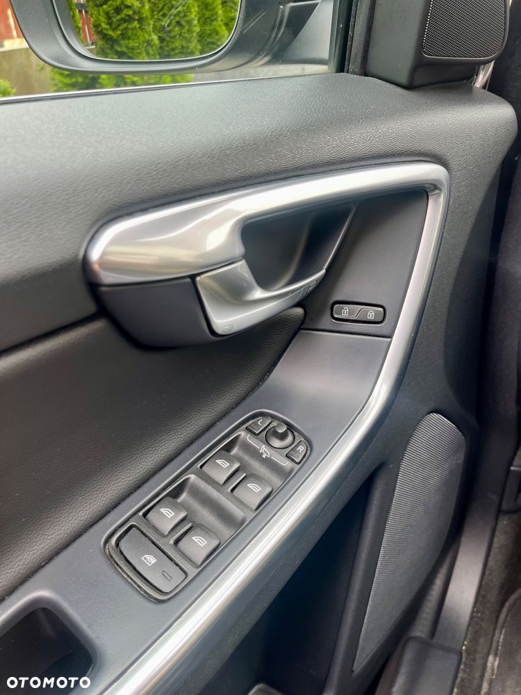 Volvo XC 60 D4 Momentum - 9