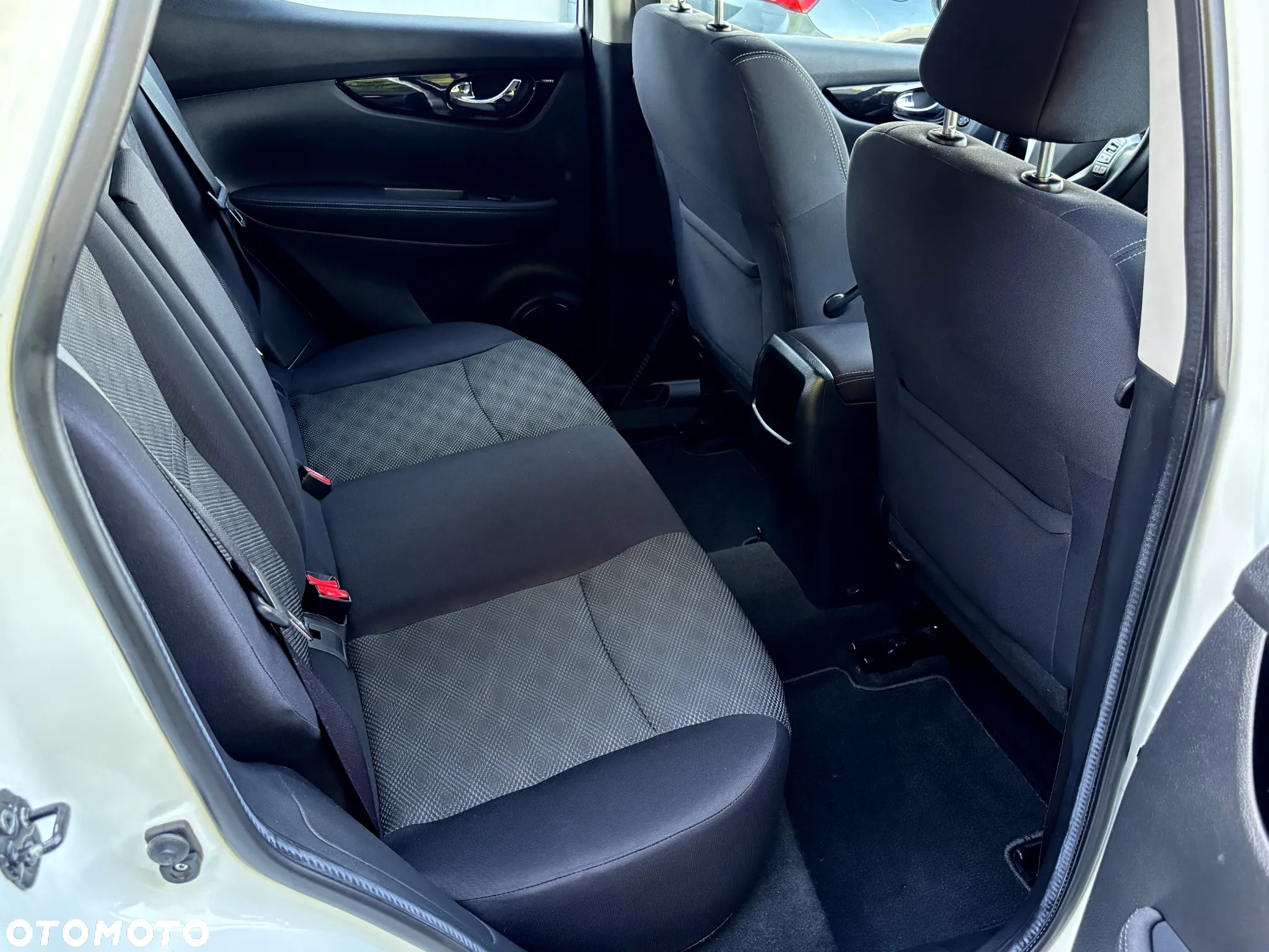 Nissan Qashqai 1.6 dCi Xtronic ACENTA - 15