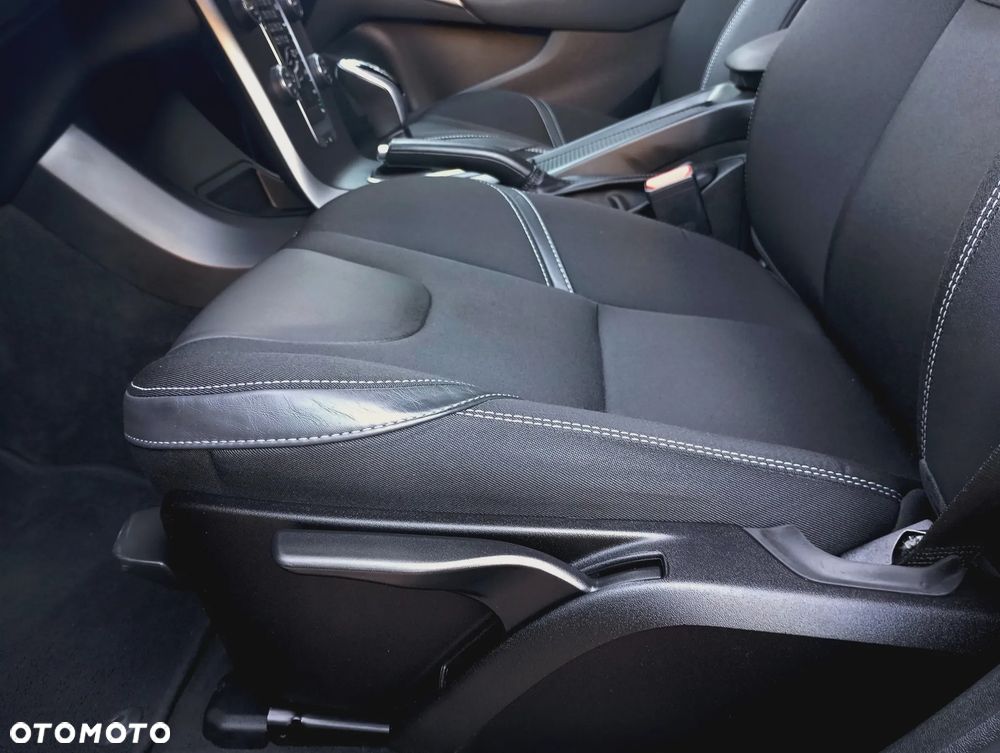 Volvo V40 D2 Drive-E Momentum - 26
