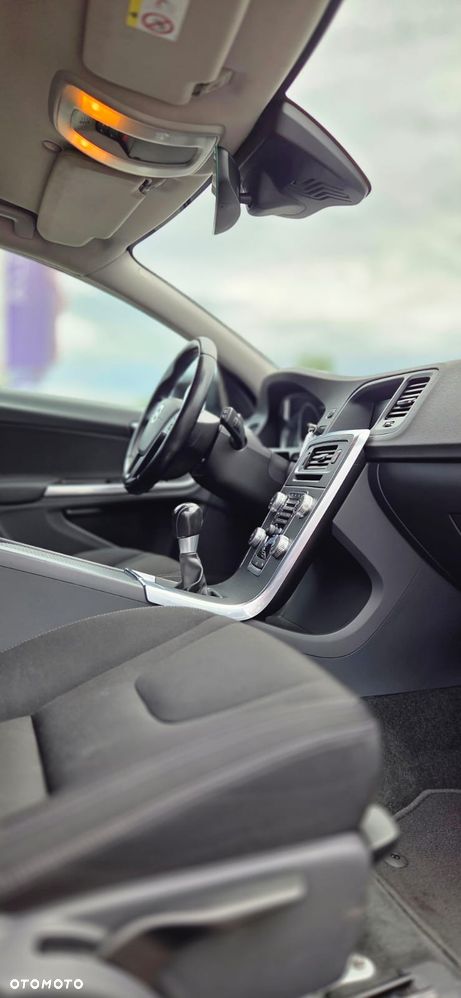 Volvo V60 D3 Base - 11