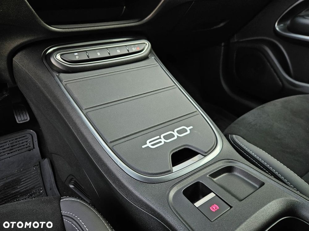 Fiat 600 1.2 Turbo Sport eDCT - 19
