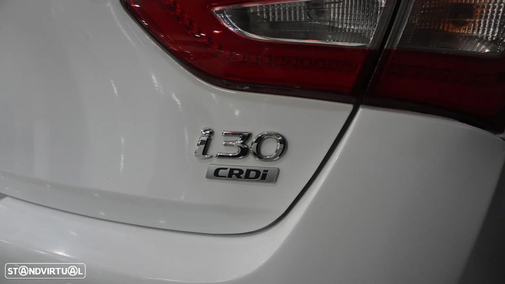 Hyundai i30 1.6 CRDI Blue Comfort AC Auto+J17 - 8