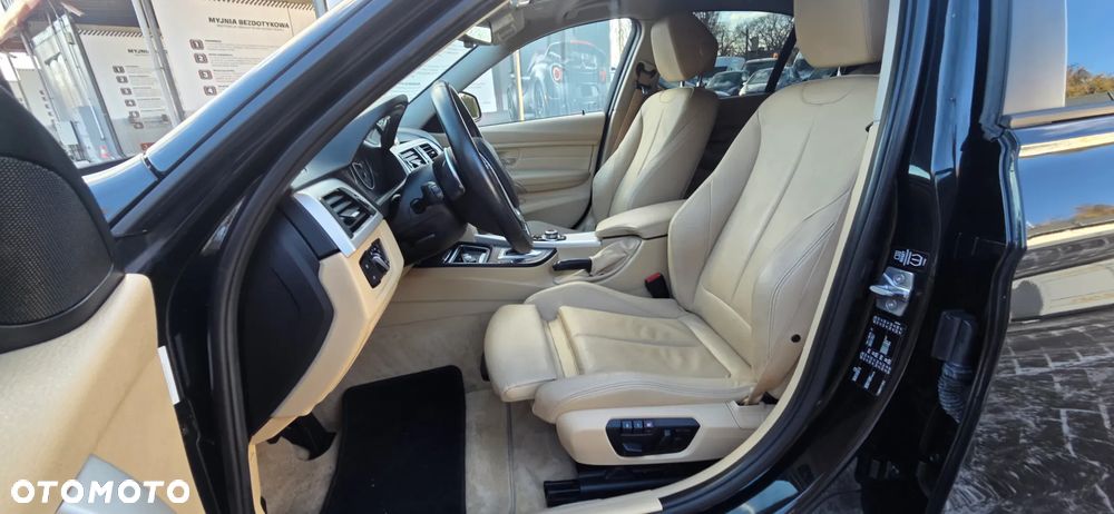 BMW Seria 3 325d Sport-Aut Luxury Line - 28