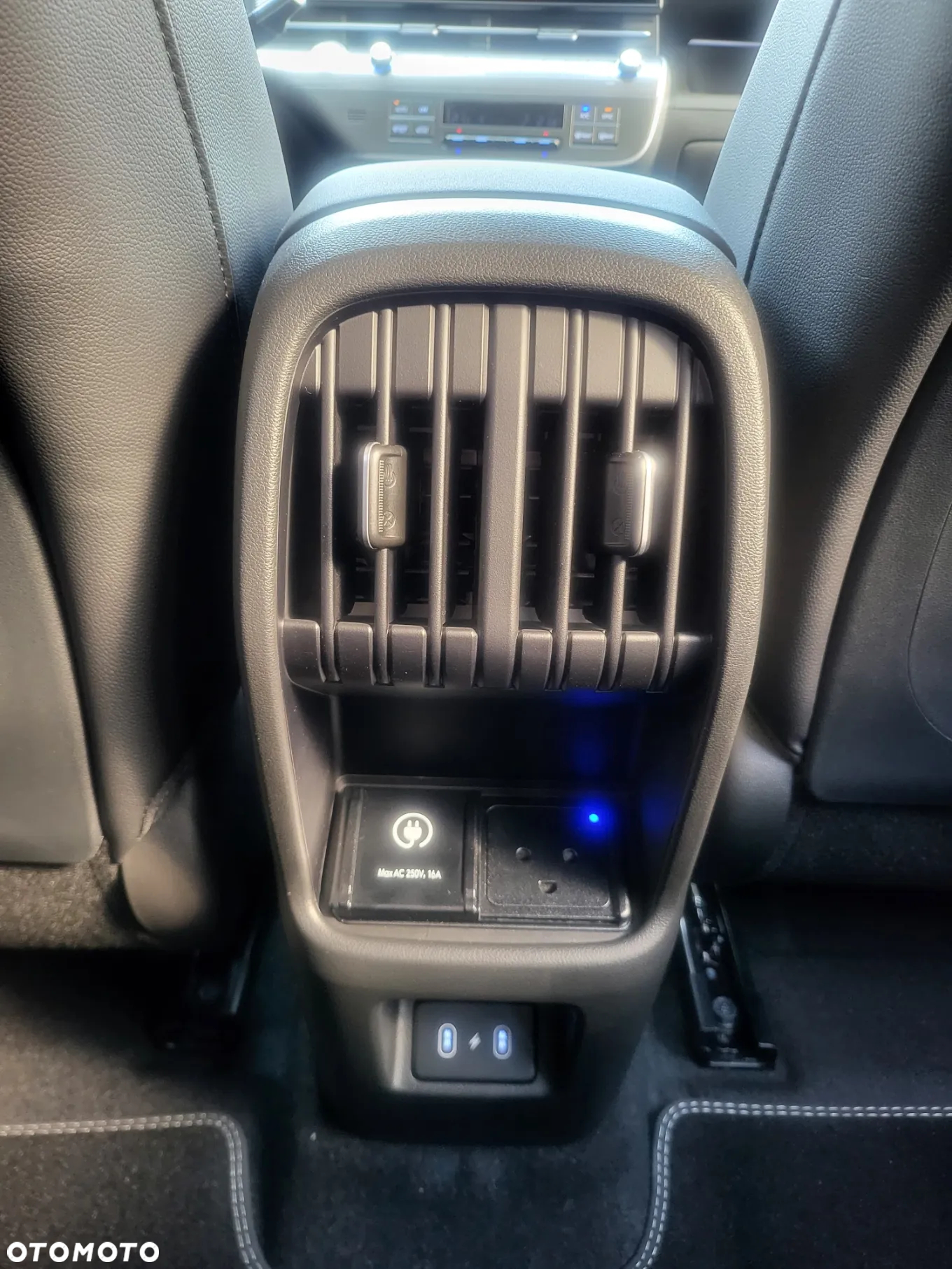 Hyundai Kona Electric 65kWh Platinum - 35