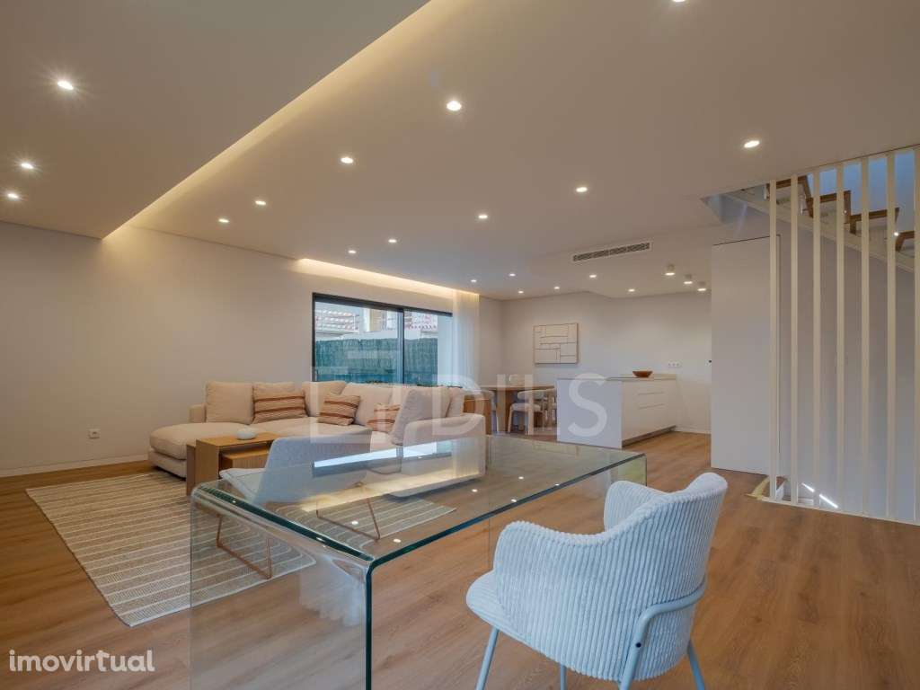 Moradia T3 com garagem e piscina na Herdade do Meio, Amora - Grande imagem: 4/68