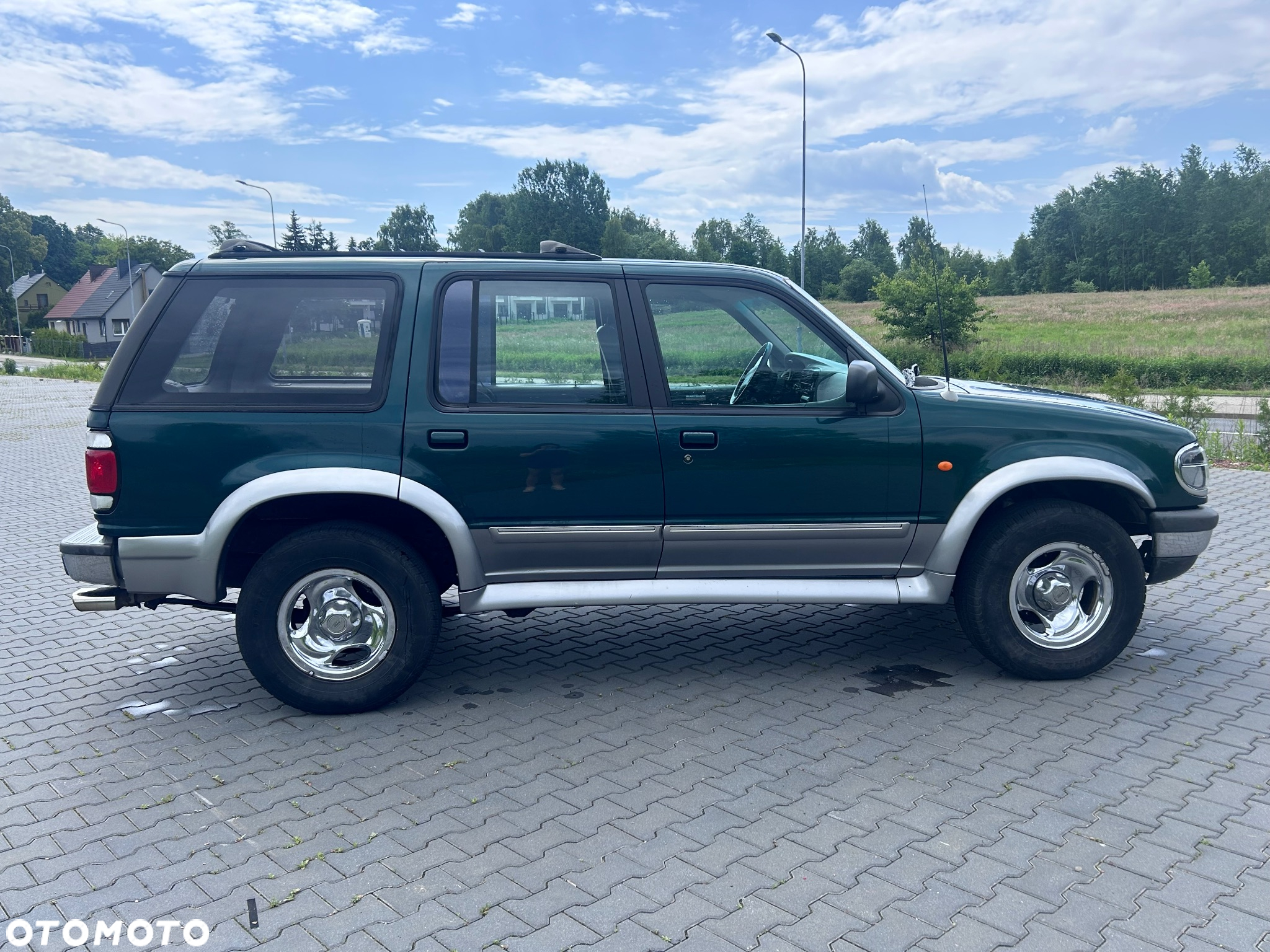 Ford Explorer Standard - 5