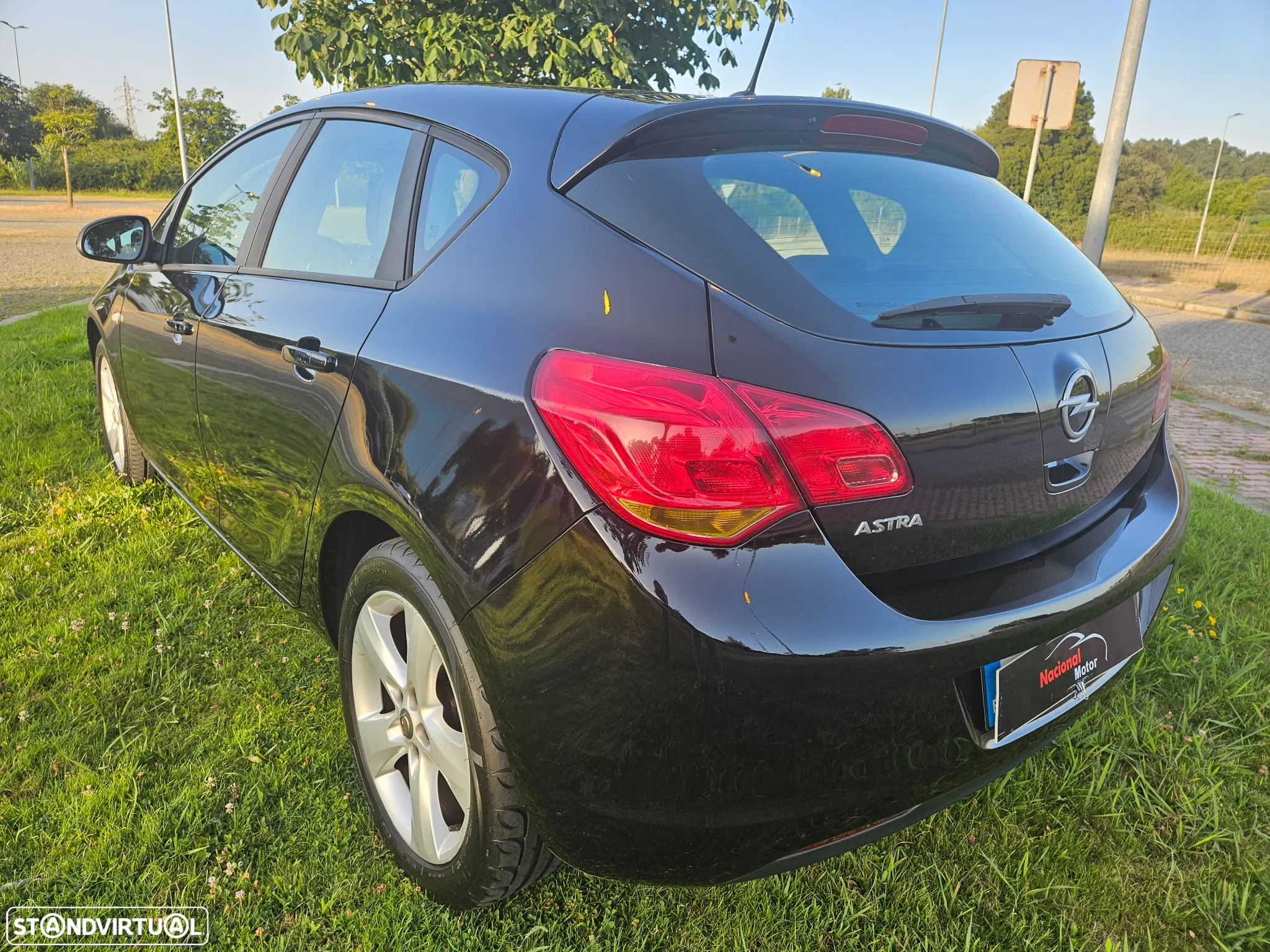 Opel Astra 1.4 Executive - 8