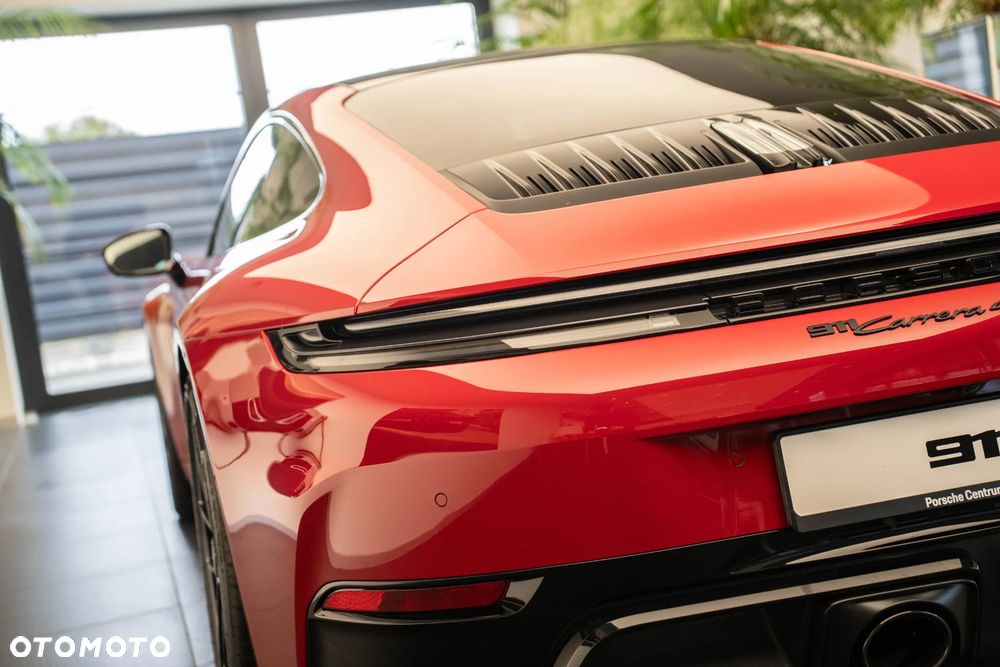 Porsche 911 Carrera T-Hybrid 4 GTS - 38