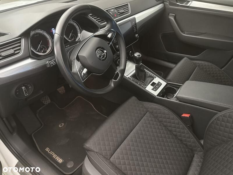 Skoda Superb 2.0 TDI SCR Ambition - 11