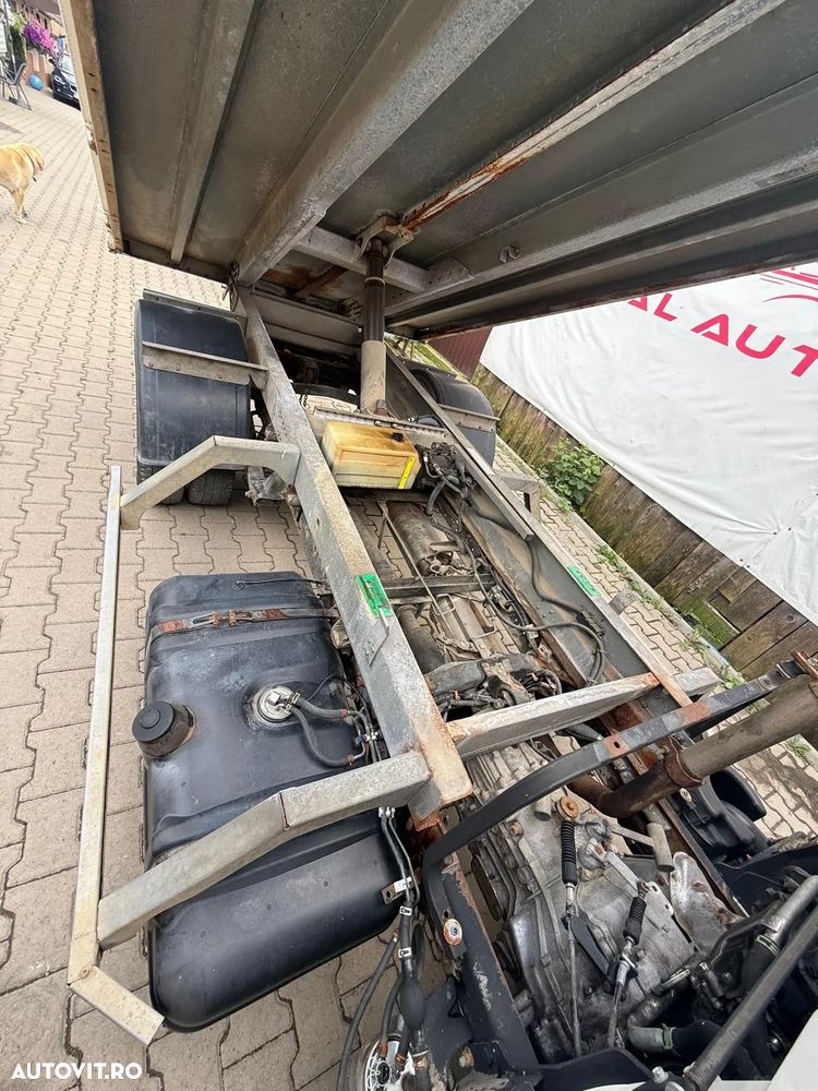 Renault Maxity - 8