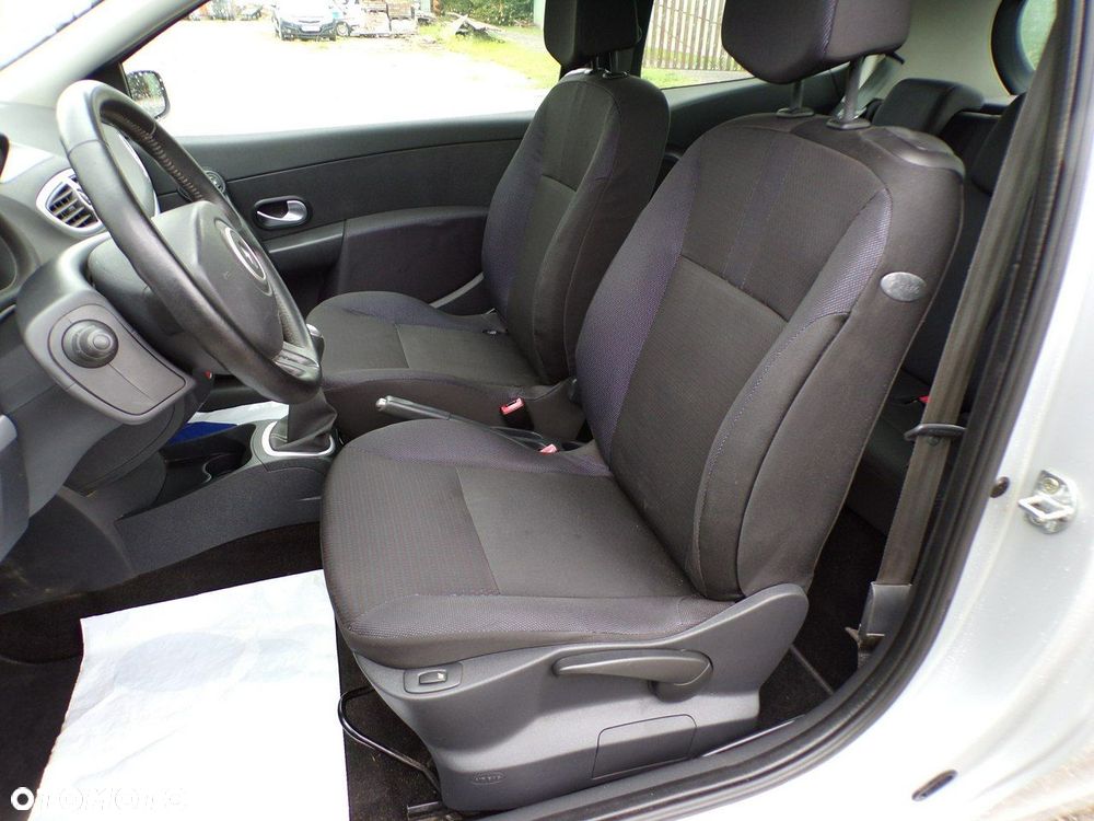 Renault Clio - 23