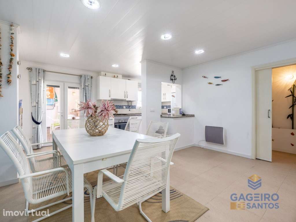 Moradia T4 com charme, a dois passos da Praia de São Martinho do Porto - Grande imagem: 4/37