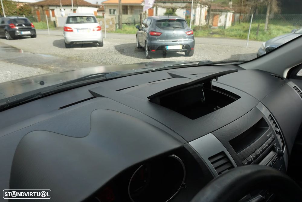 Mitsubishi Outlander 2.0 DI-D Intense+ 4WD - 45