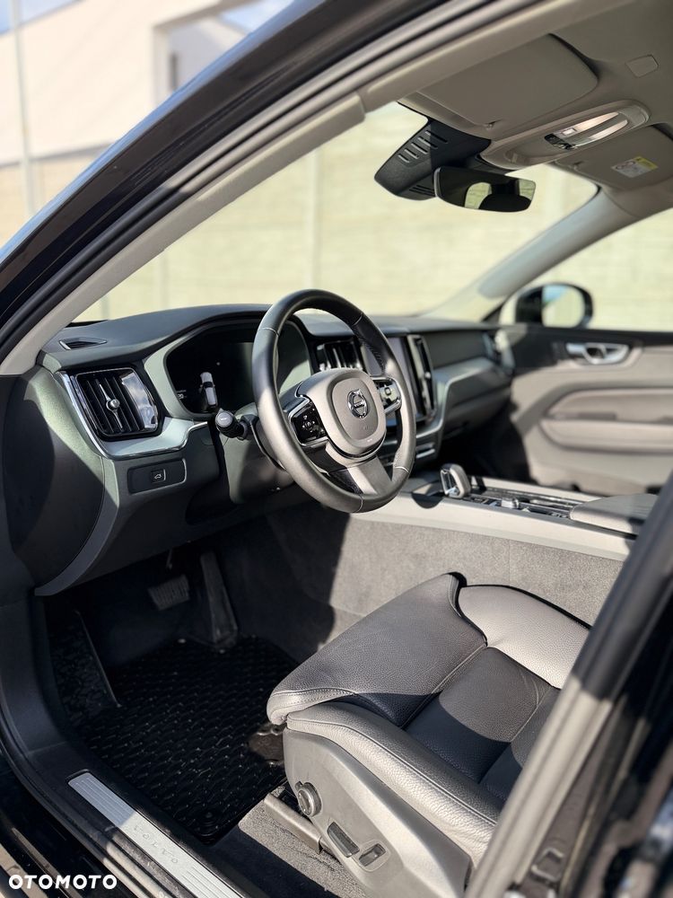 Volvo XC 60 B4 D AWD Plus Dark - 9