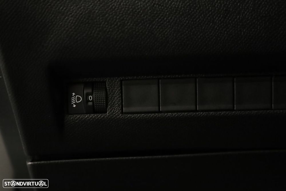 Peugeot e-2008 54 kWh Allure - 20