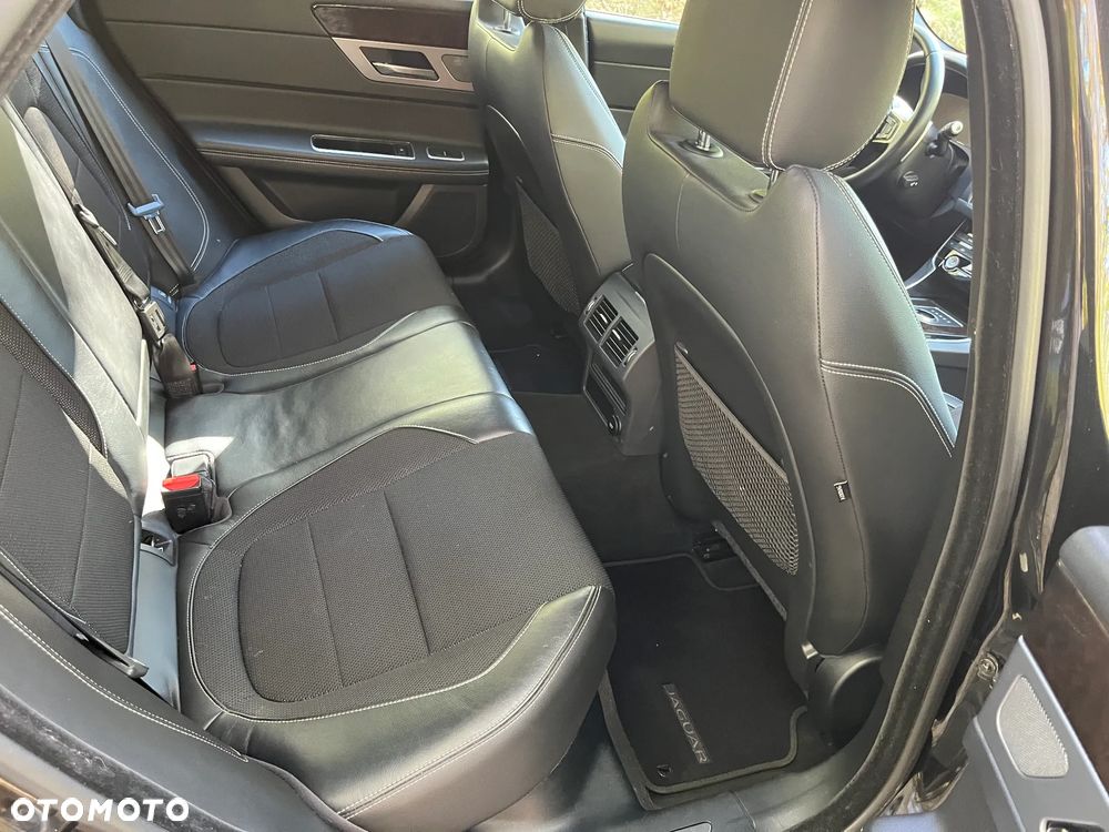 Jaguar XF 20d AWD R-Sport - 10