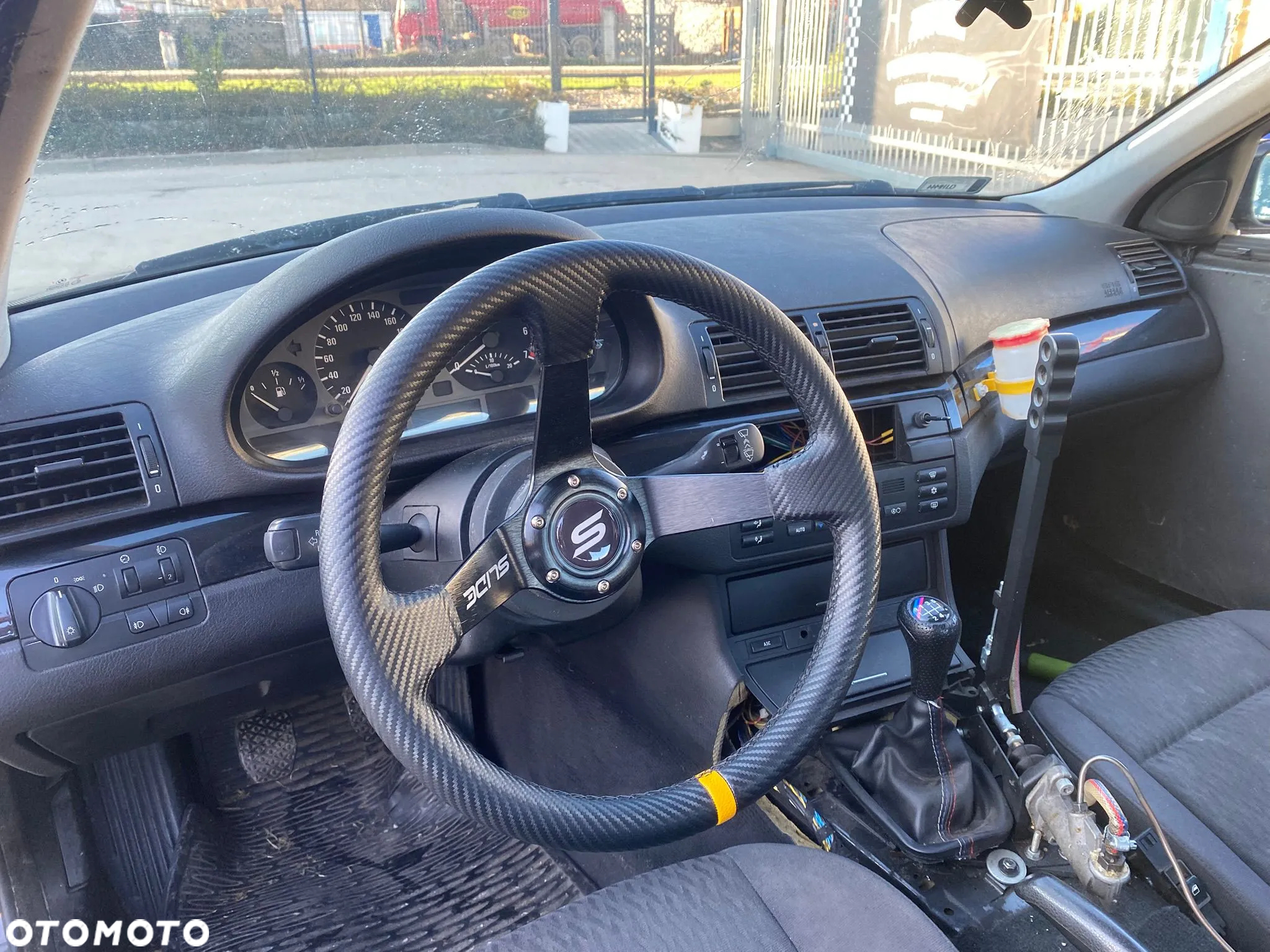 BMW Seria 3 323i - 12