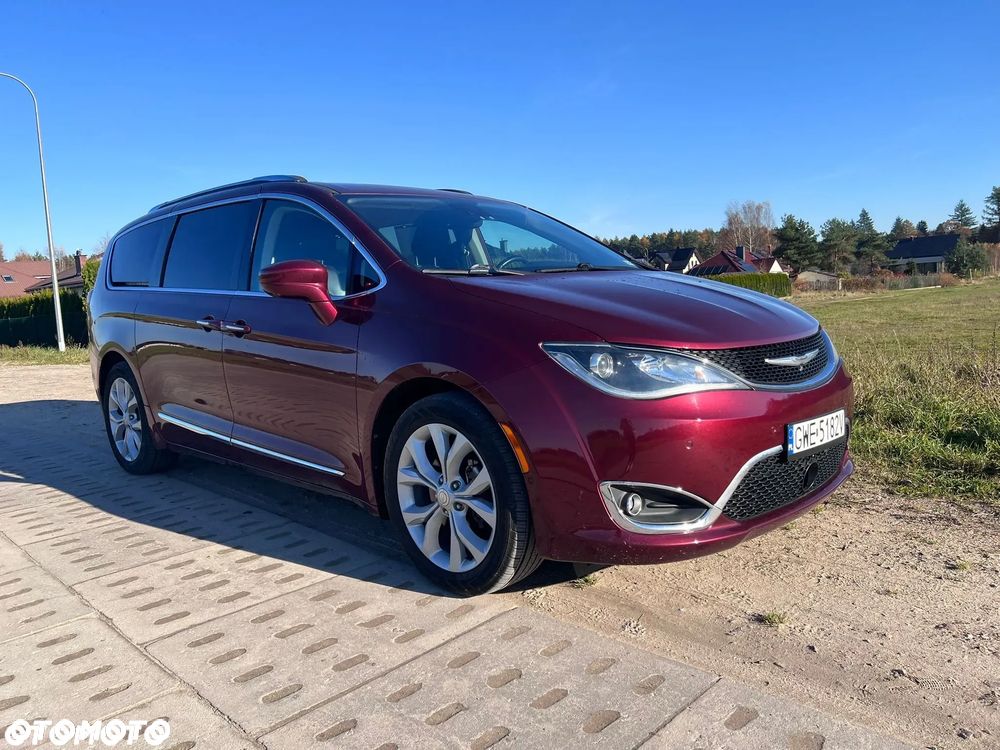 Chrysler Pacifica - 2