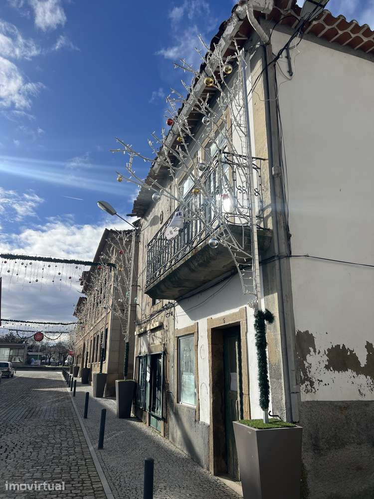 Moradia geminada T9+ com sótão em Figueira