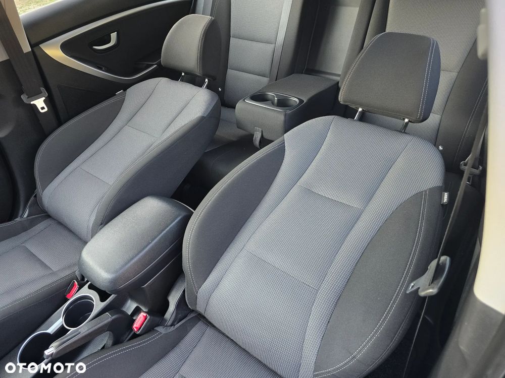 Hyundai i30 blue 1.4 Passion - 27