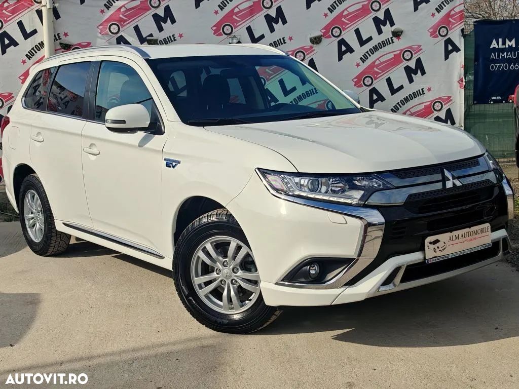 Mitsubishi Outlander 2.4 4WD Plug-In Hybrid Plus - 1