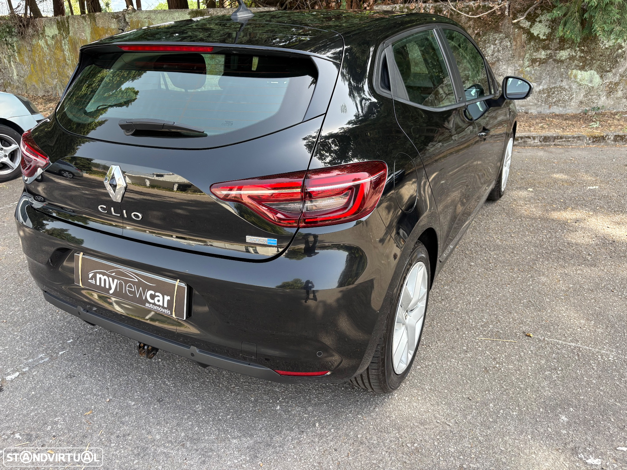 Renault Clio 1.6 E-Tech Exclusive - 10