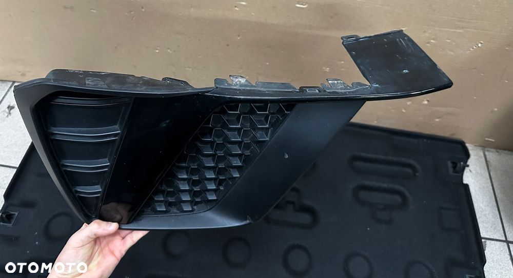 AUDI A1 S-LINE KRATKA LEWA 82A807681D 82A807717 - 6