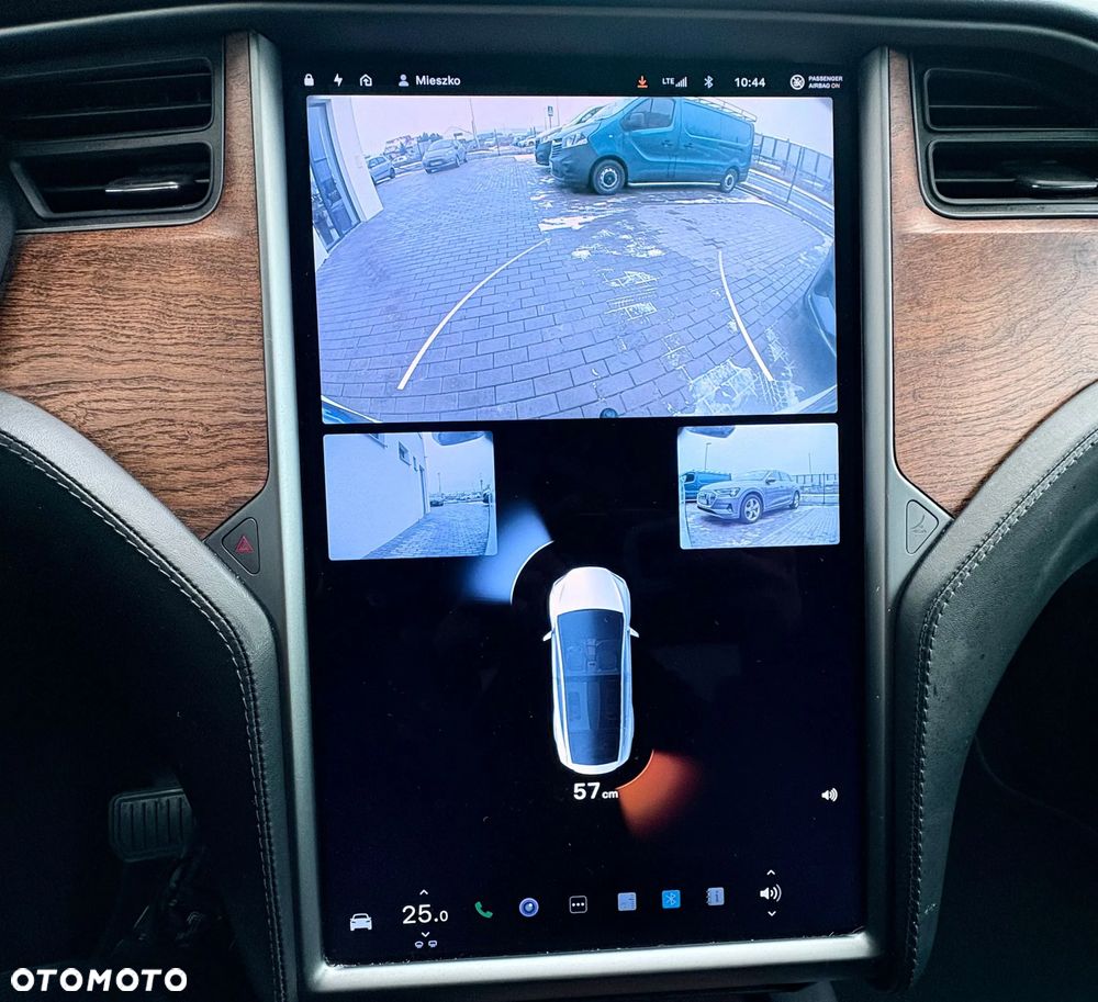 Tesla Model X - 33