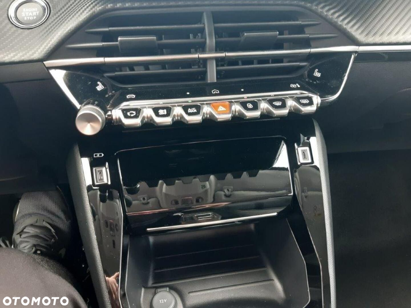 Peugeot 208 - 10