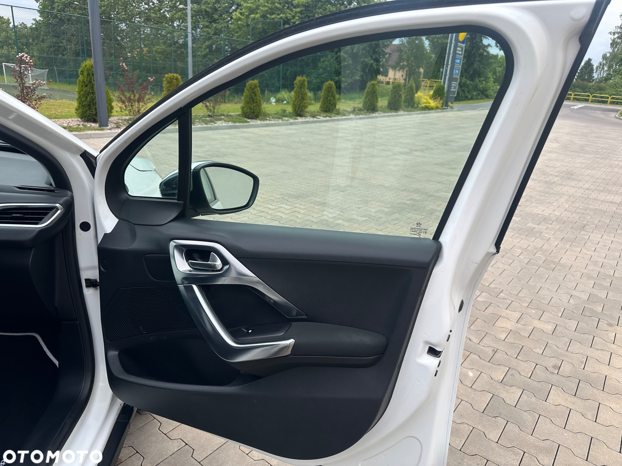 Peugeot 2008 BlueHDi FAP 120 STOP & START Allure - 17