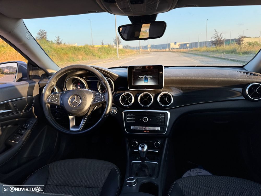 Mercedes-Benz CLA 180 — fotografia 10