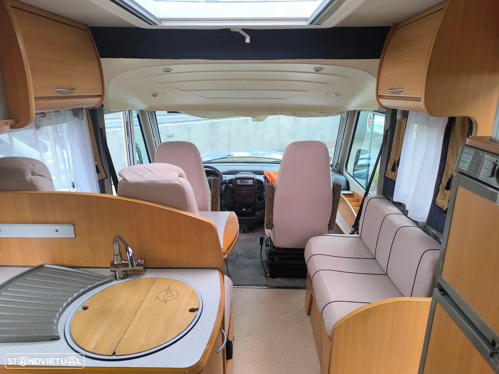 Pilote Reference Autocaravana 2.8 pilote 6 dormidas 2006 chassi alko Hu - 11
