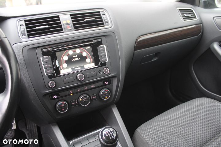 Volkswagen Jetta 1.4 TSI BMT Trendline - 17