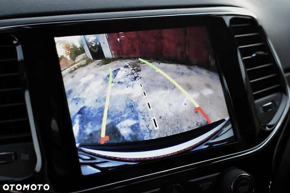 Jeep Grand Cherokee - 26