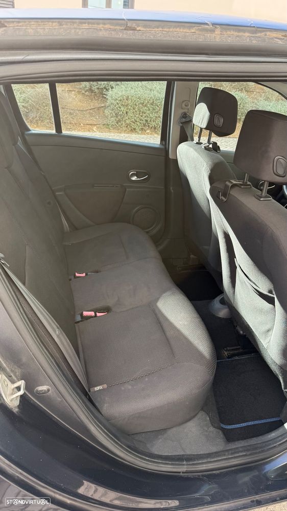 Renault Clio 1.2 16V 75 Expression - 10