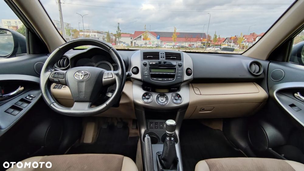 Toyota RAV4 2.0 VVT-i Premium - 11