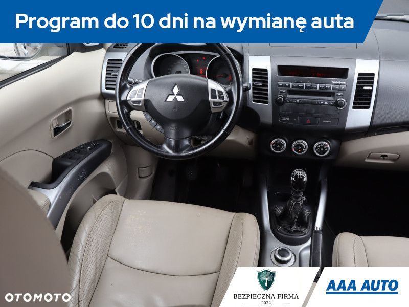 Mitsubishi Outlander - 9