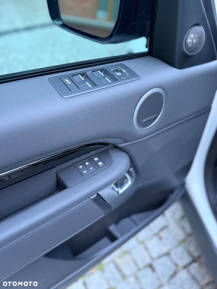 Land Rover Discovery 2.0 P300 S - 23