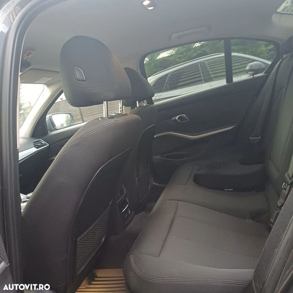 BMW Seria 3 320d xDrive AT - 30
