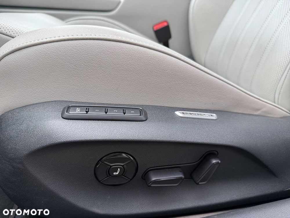 Volkswagen Passat - 12