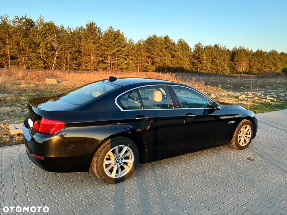 BMW Seria 5 525d xDrive Sport-Aut Luxury Line - 2