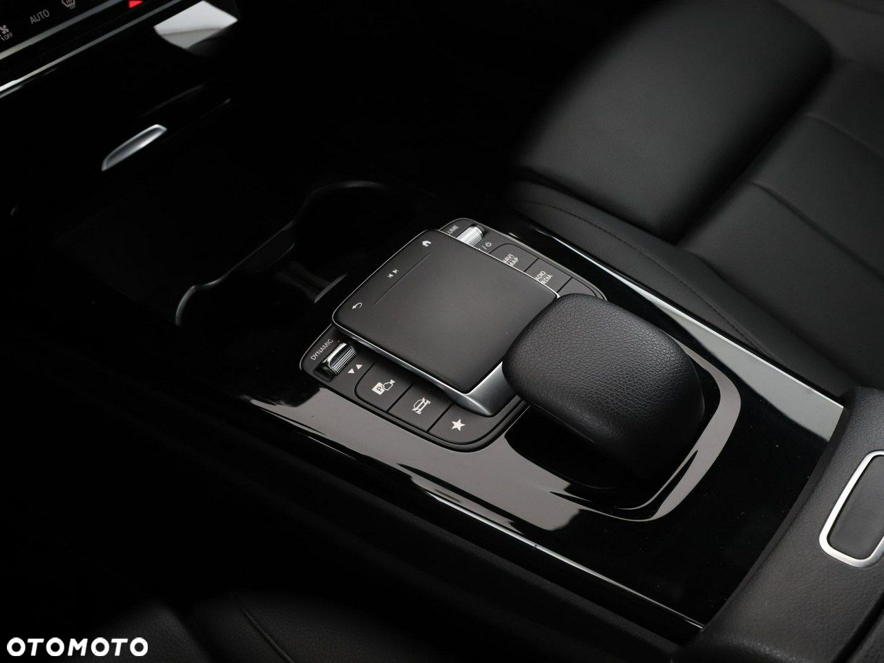 Mercedes-Benz Klasa A 180 d Progressive 8G-DCT - 30