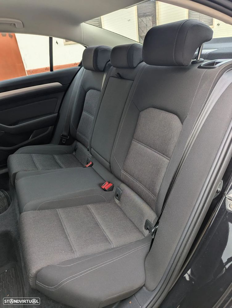VW Passat 1.6 TDI Confortline - 7