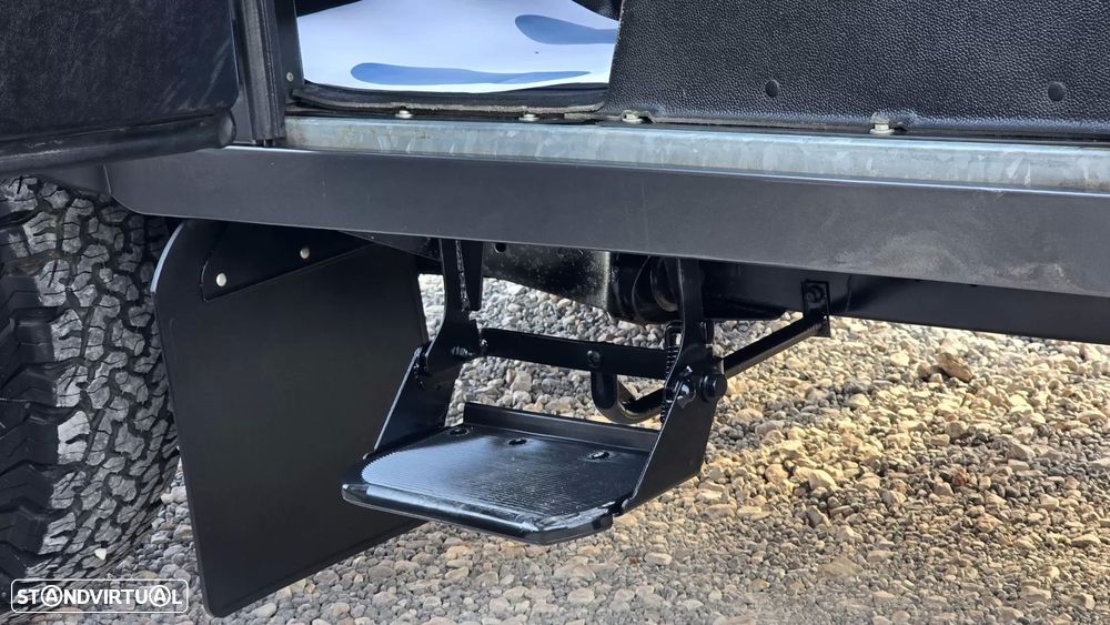 Land Rover Defender 90 SW 2.2 CRD E - 15