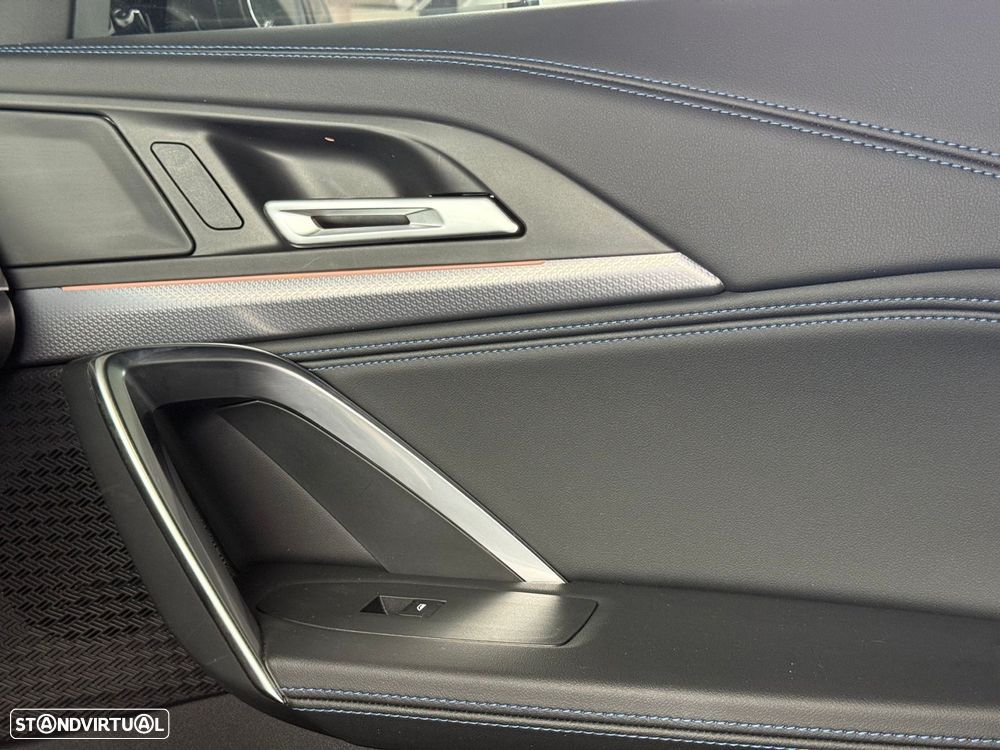 BMW iX1 eDrive20 Pack Desportivo M - 47