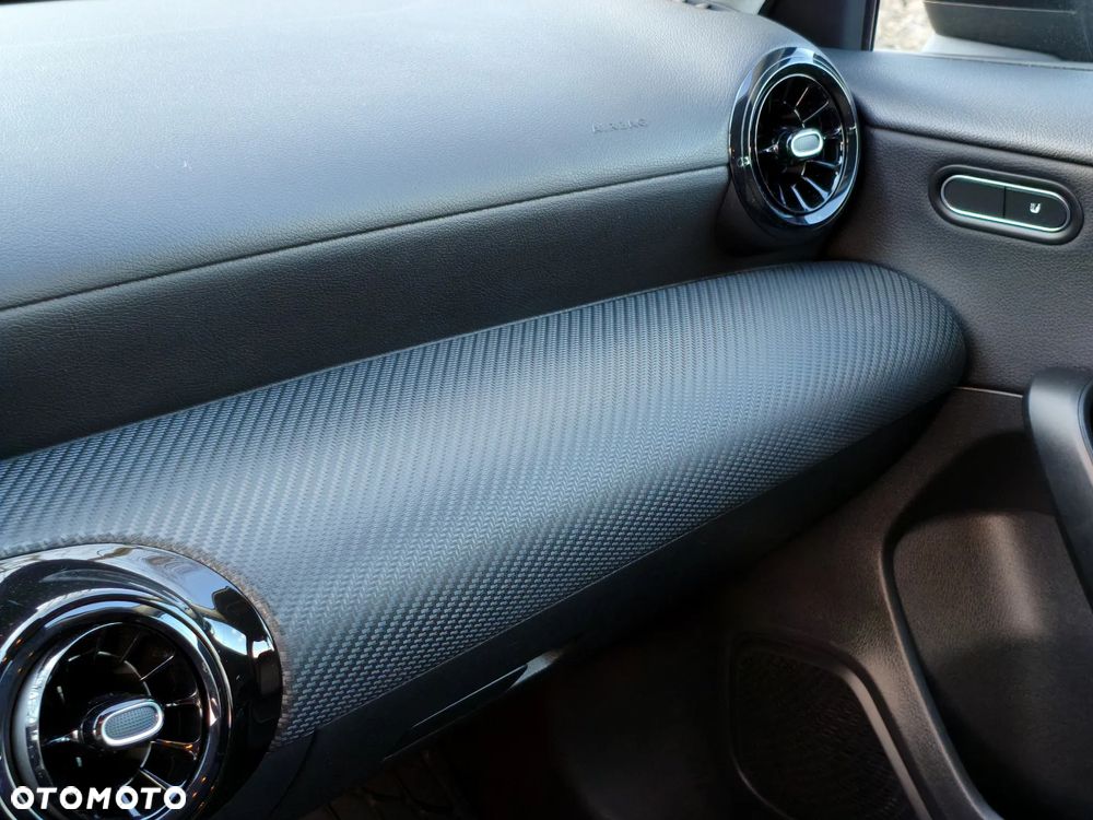 Mercedes-Benz Klasa A 180 d Edition 2021 - 14