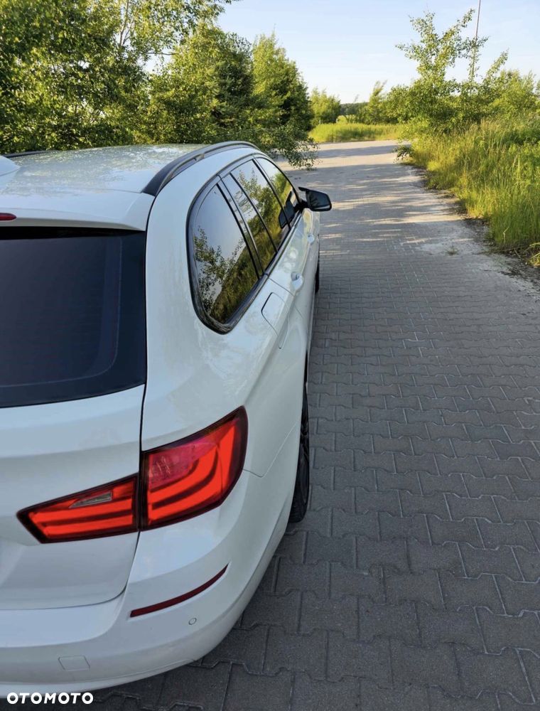 BMW Seria 5 525d xDrive - 9