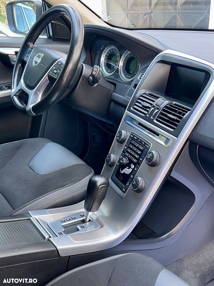 Volvo XC 60 2.4D AWD Momentum - 23
