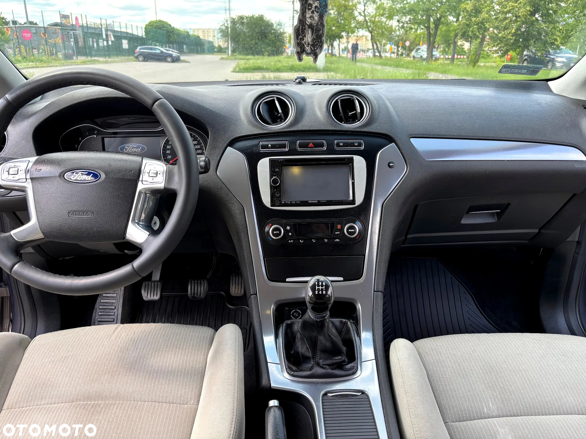 Ford Mondeo - 12